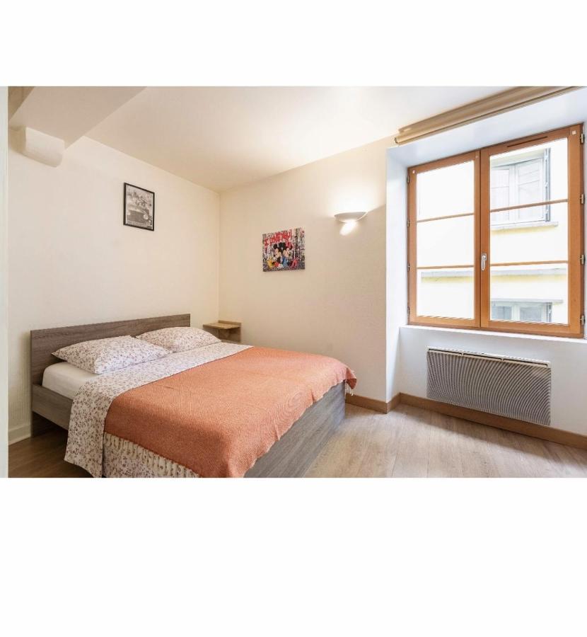 Location F1 Neuf Centre Historique Riom Apartment Екстериор снимка