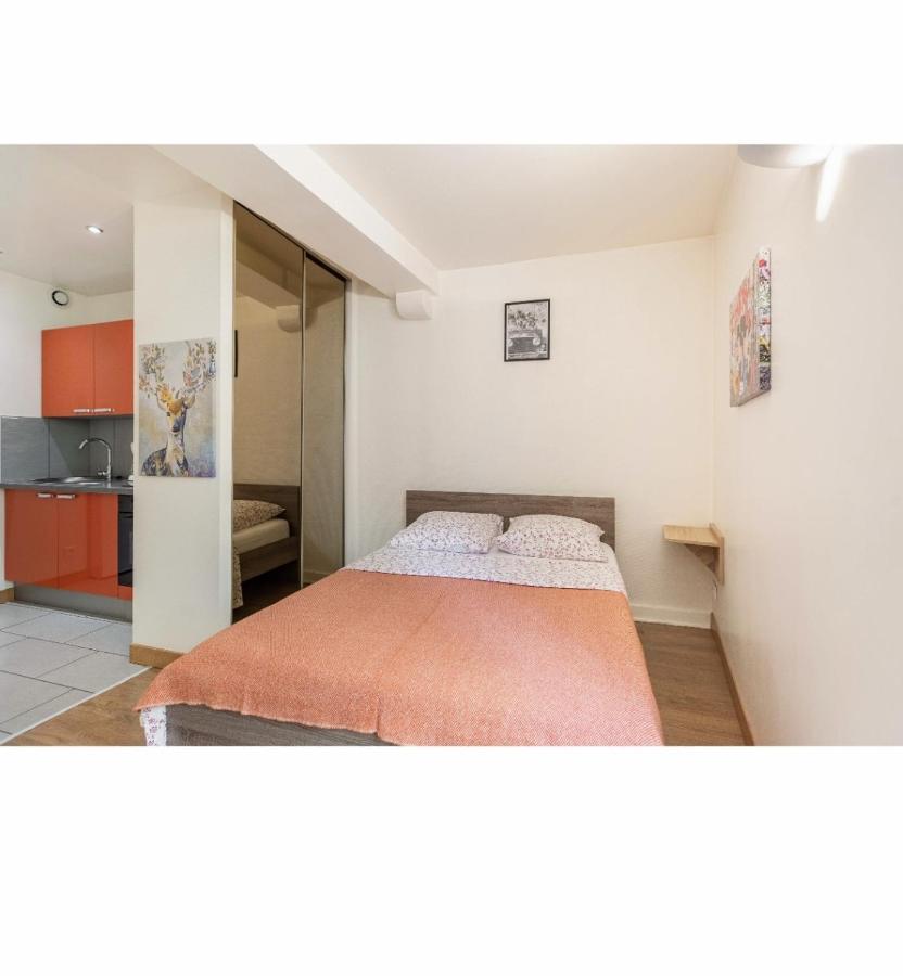 Location F1 Neuf Centre Historique Riom Apartment Екстериор снимка